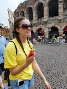 italy-tour-2016-july-8-verona-waling-tour-mom-was-right-fan-reference